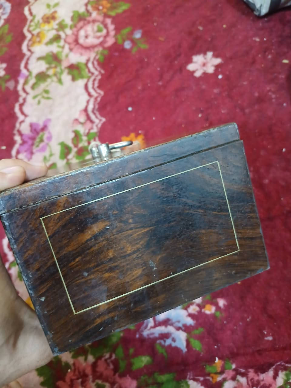 صندوق قديم جداً وثقيل وزنه كيلوين وربع تقريباً
مع المفتاح القياس موضح بالصور 
السعر 60 الف


**إذا كنت صاحب هذا الإعلان وتريد حذفه لأي سبب، رجاءا أرسل رسالة إلى الدعم الفني**
