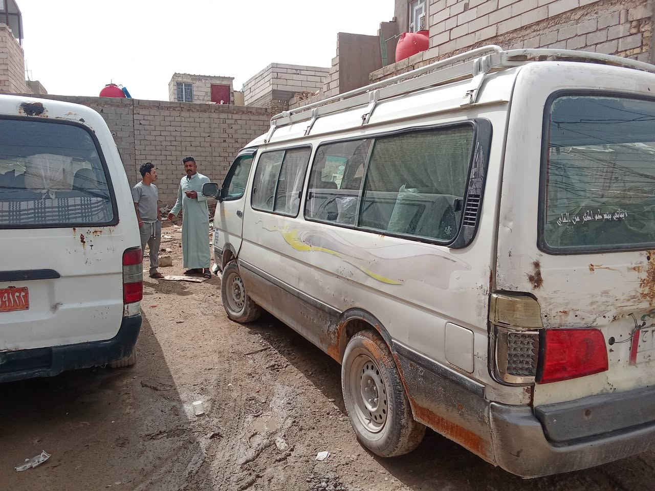 السلام عليكم فتون الوان للبيع سياره جديده محركها بي صوت كرام شفت وكسن جدد عايزه كاعيه وذيال وصبغ حداديه جديده تخم تاير عنوان نجف كوفه شارع لمطار 30وبيها مجال ***********
