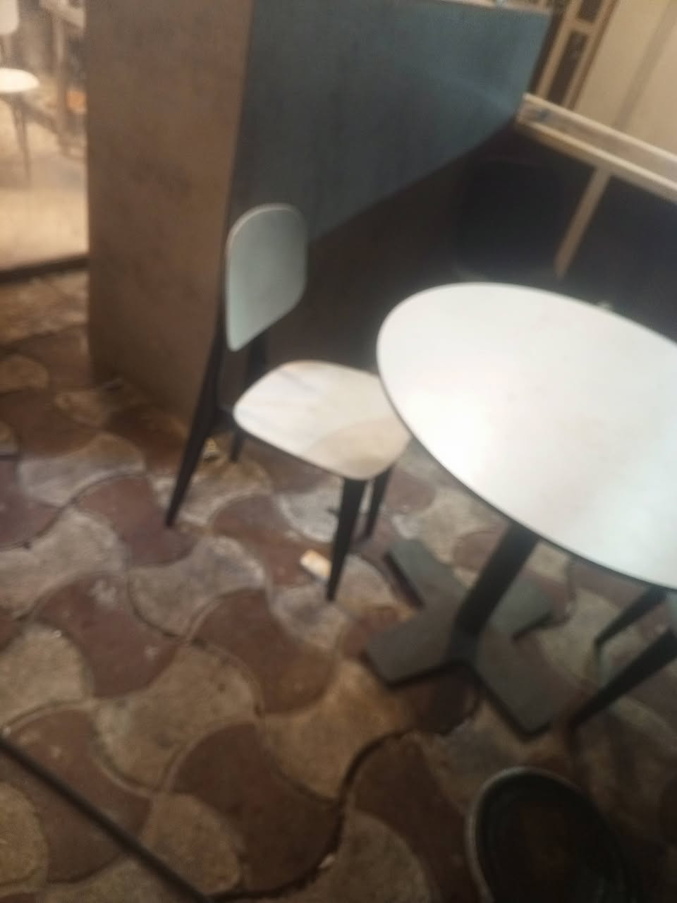 طاولات سيت حلوات 2و4كراسي ونضيفات كلش وثكال للبيع *********** بغداد شعب
