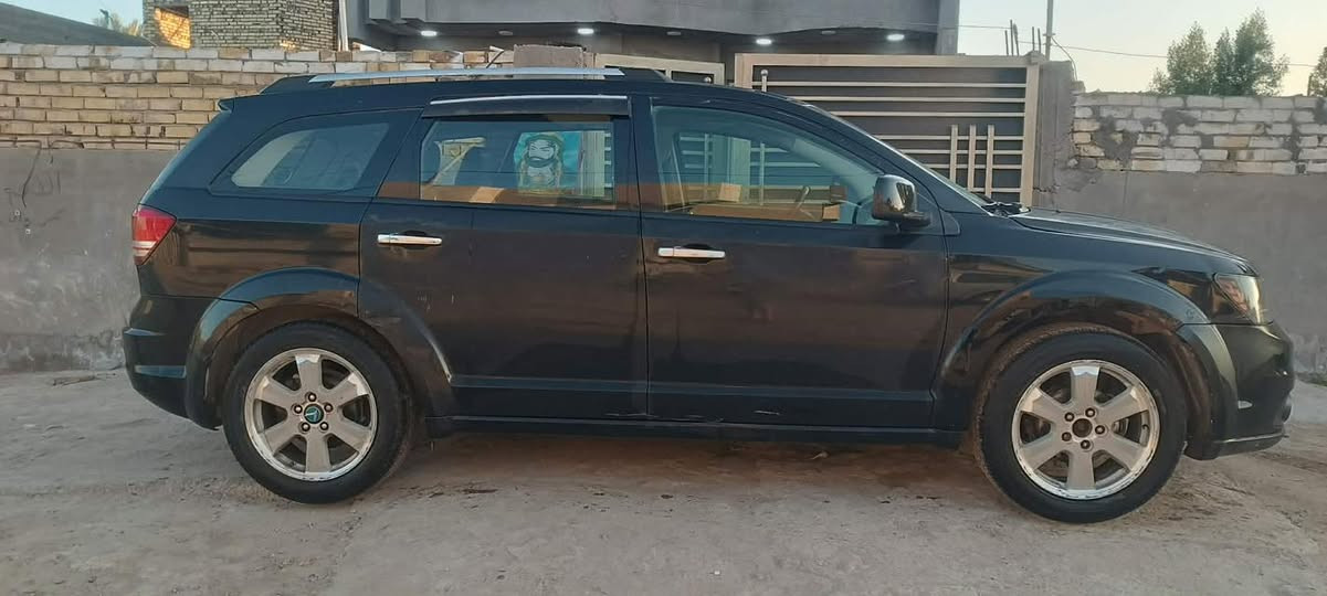 السلام عليكم دوج جورني 2010سياره رقم بغداد باسمي سنويه ل2030 حداديه نص عمر كير  جديد مكينه بيه ضعف سياره شغاله مكان السياره حله مركز ***********السعر 70 وبيه مجال
