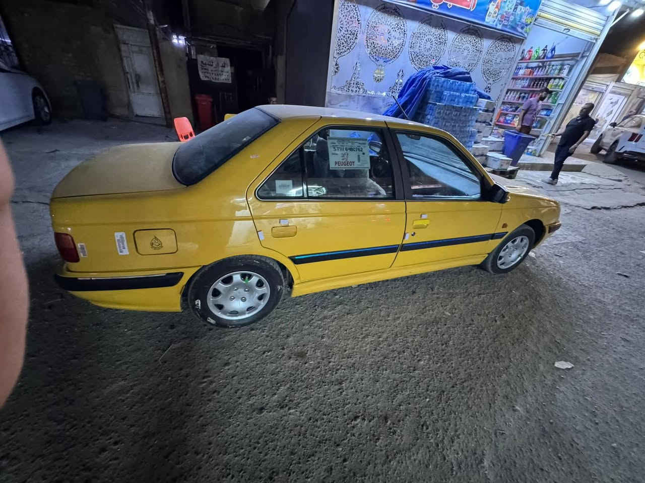 السلام وعليكم
بيجو بارص مديل 15 السياره جديده 
محرك وتبريد وكير خير من الله تجي وشوف 
بعينك
بالعبيدي الراسه السعر 45وبيها حك الجيه 

للاستفسار  ***********
