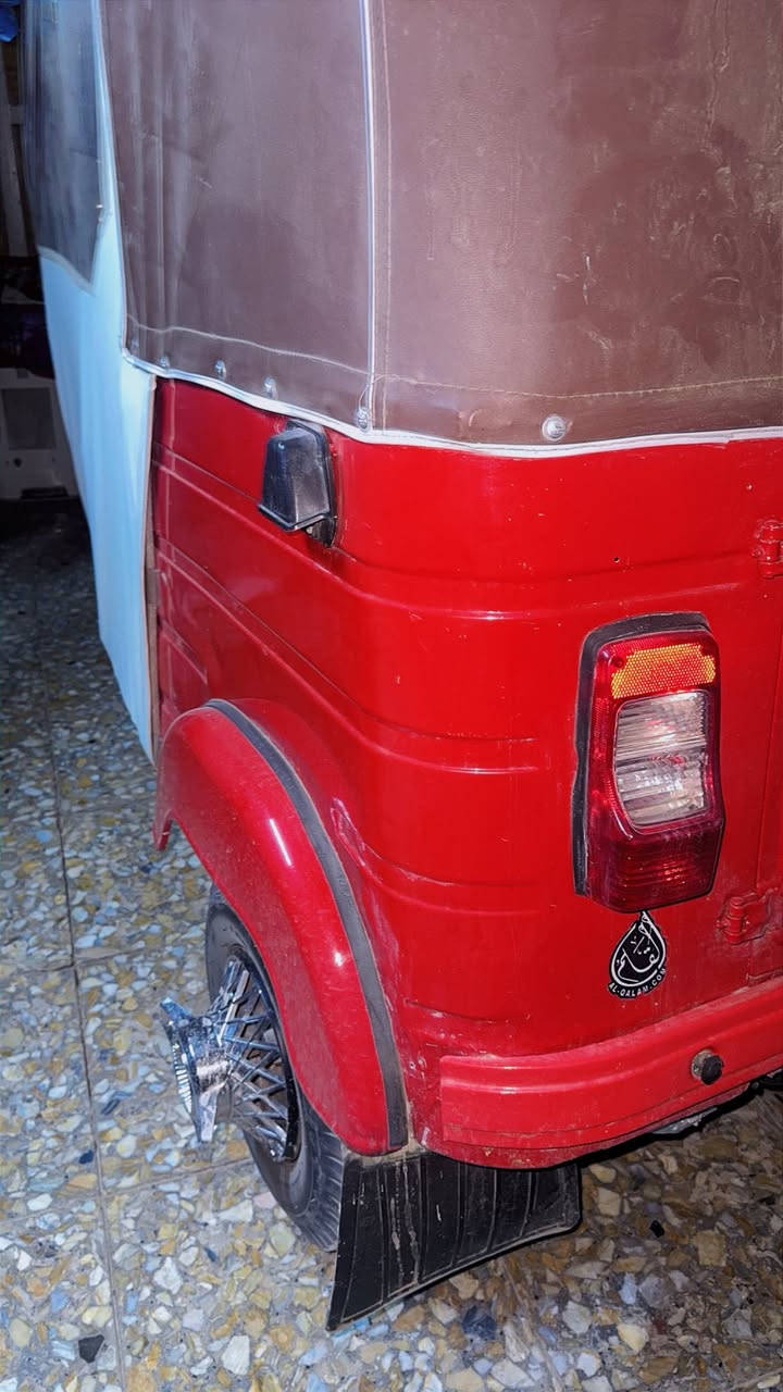 سلام عليكم تكتك 18 داخله ب 19 تكتك معمره صبغ جديد ربع ماتصرف عليه رقم سنويه كامله دوشمه جديده تخم تاير جبلي جديد مكينه خير من الله مكان شعب رقم ***********
