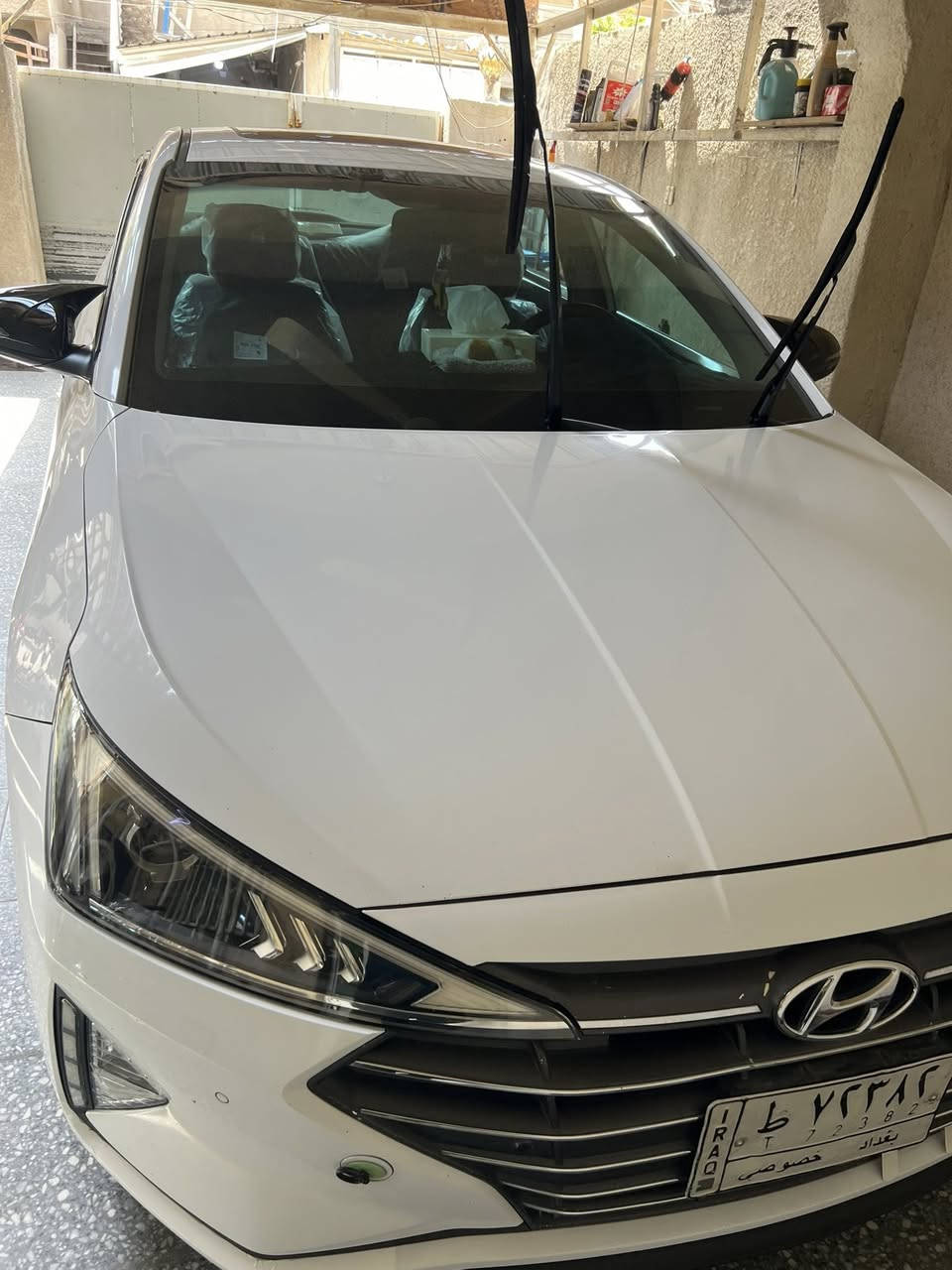 السلام عليكم 
النترا 20 
خليجي 
مكفوله لا ضربه ولا صبغ 
بيها بارد باب سايق وجاملغ عكس سايق شي خفيف 
ماشيه 79 و600 
بصمة 
فتحه 
حساس امامي خلفي 
3 انظمة قياده 
قطعتين تبريد 
محرك 2000 دوش 
رقم انكليزي هزه وسنويه جديده بس تحويل ملكيه 
شاشه اعطال 
5 ويل كب 
سياره جديده ماناقصها اي شي 
عنوان بغداد الغزاليه 
***********
