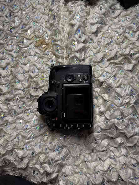 متوفر بدي نيكون 850 نضافه 💯 شتر 30kمكاني نجف توصيل ماعندي سعرها مليون و200    ***********
