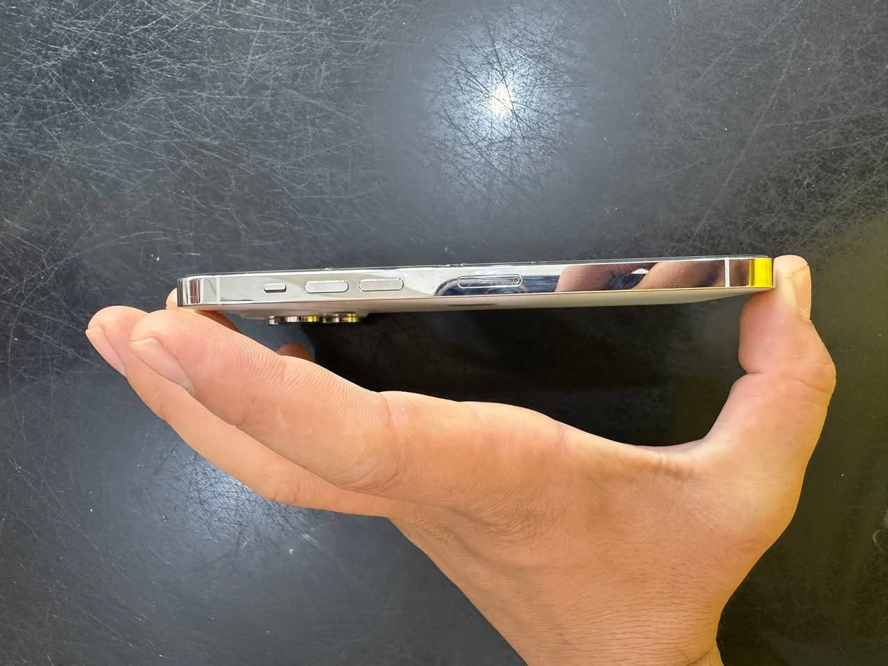 ايفون ١٤ برو ماكس 🖤
بحالة الوكالة ✅
Water proof 💦
256  GB 📱
Battery :78🔋🔥 الون البيض النادر 
 مكفول
📌لا توجد خدوش نهائيًا 
السعر ٨٧٥وبي مجال  🔥🔥
للتواصل والاستفسار : ***********☎️
