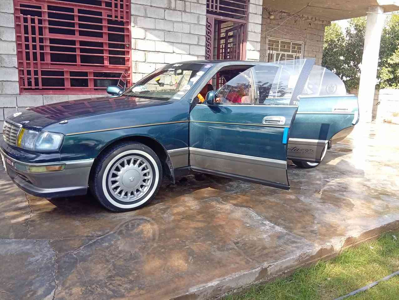 السلام عليكم عندي سياره بطه للبيع السياره مكفولة كفاله عامه اليريد موجود  خاص  وموجود عل هاذ الرقم ***********
