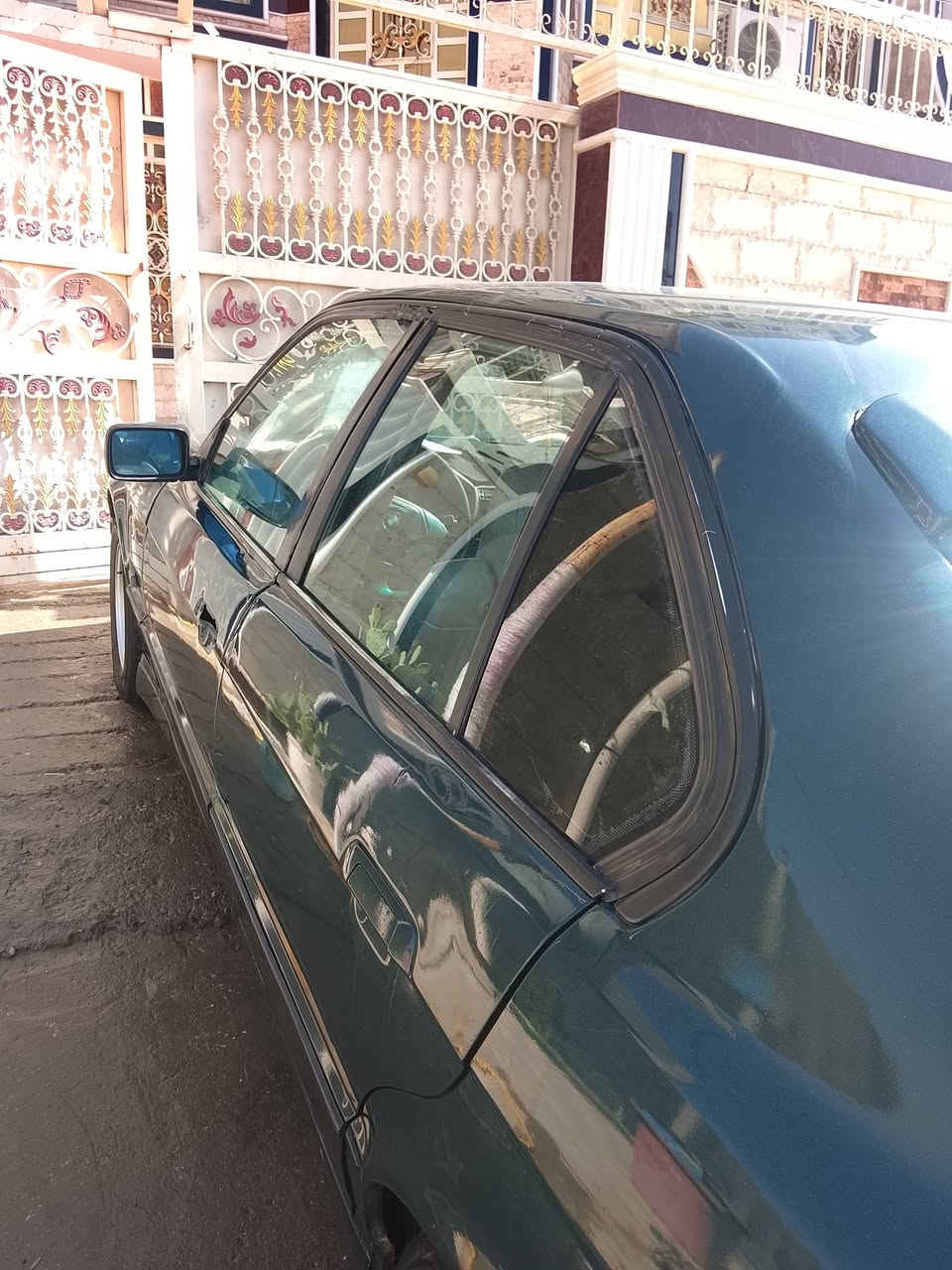 سلام عليكم 
بي ام موديل 94 كير عادي حجم 525 اصل  
السياره بيهة ضربه بل چاملغ الخلفي 
تبريد ثلج 
مكينه جديده بس بيهة بخار قليل بس بل كبس القوي 
مكينه مسكر 25  
حداديه عوزهة بس قاعده دبل امامي 
لايت زنون ناصي عالي 
السياره بسمي رقم بغداد  
نواقص السياره دگم جام و يده باب السائق و قاعده دبل امامي اترايك 200 وين ما يعجبك سافر جاهزه على اخر حبايه  توني شاد كاردن و شياله والعرموطه والكوبلن قبل 10 ايام
السعر 48 وبيهة مجال حگ الجيه
مكاني الناصريه قضاء الرفاعي 
***********
