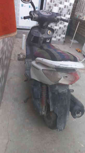 السلام عليكم متاح سكنس نثيه ١٤٠ الدراجه خمدت وطفت بعد ما اشتغلت مثل ما موضح بلصور مكانب الشعلة ***********
