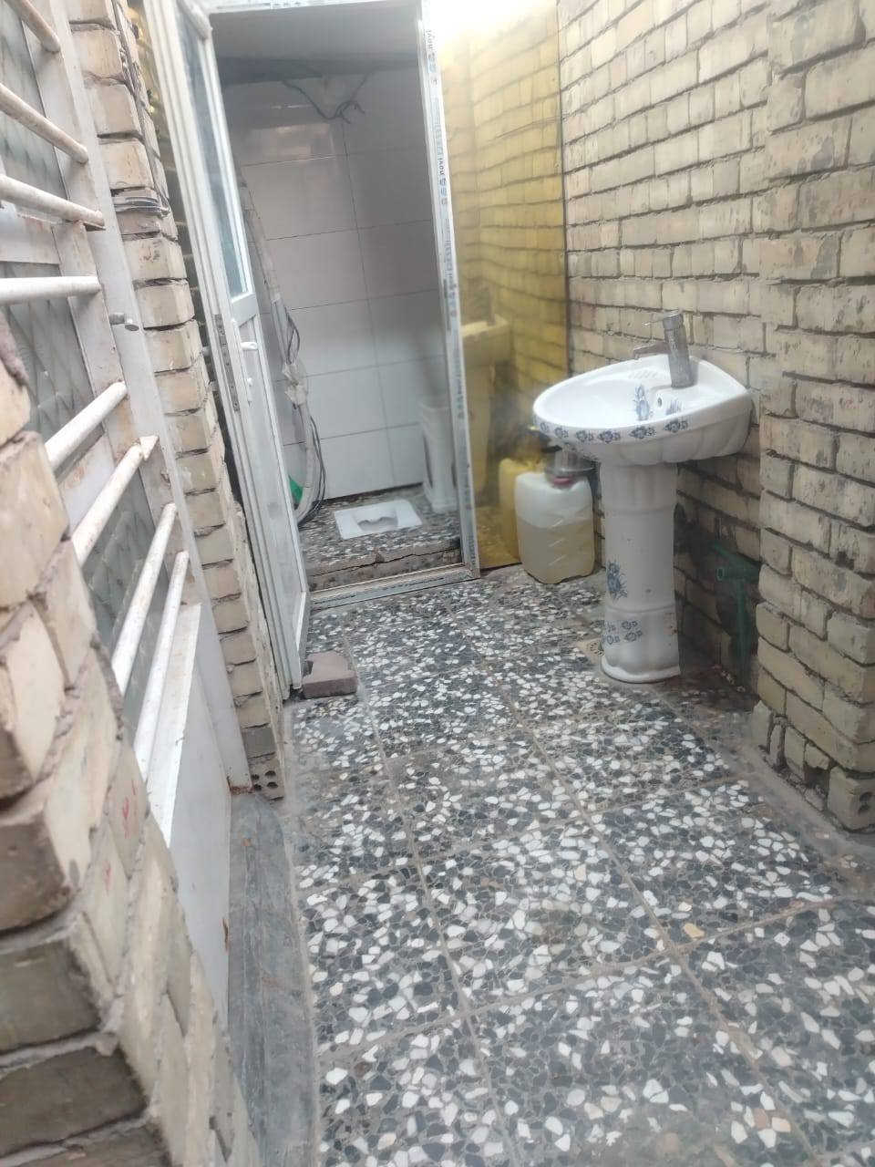 متوفر بيت  في منطقة السدة الزراعي بيت غلام شارع 15 أول فرع على اليمنى قرب افران القدوس المساحة 75 م طابقين يوجد فيه استقبال وصالة غرفة نوم اليوره غرفتين فوك
المزيد من المعلومات تصال على رقم التالي ***********
