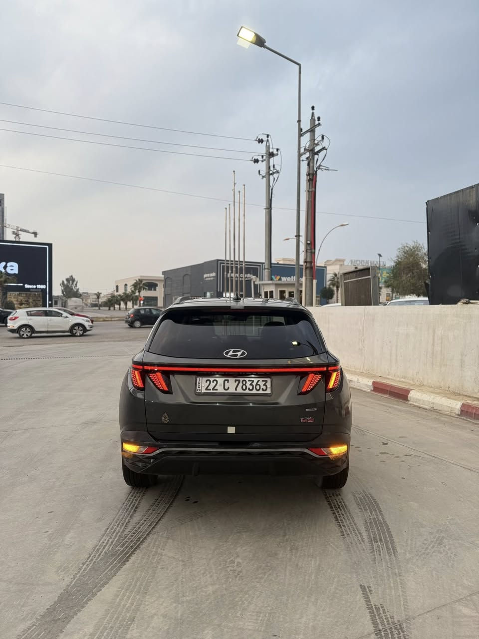 توسان 2022 وارد امريكي فل فتحه لون نفطي
الضرر. صبغ صندوق خلفي في العراق بدون دواخل ايرباك برده فقط 
العداد / 52 الف مايل قابل للزياده
المواصفات /
محرك 2500 / 4 سلندر تنفس طبيعي
فتحه سقف / تدفئه وتبريد كراسي اماميه
كراسي جلد اصلي اوف وايت / بصمه ابواب وتشغيل عن بعد / صندوق خلفي كهربائي 
رادار 360 / كرسي السائق كهرباء 
دفع رباعي / مانع انحدار / هندبريك كهرباء اوتو هولد / شاشه دشبول الكتروني 
رقم الشاصي مرفق 
السعر ١٩٥ بيهه مجال 
مكان اربيل /*********** واتس واتصال
