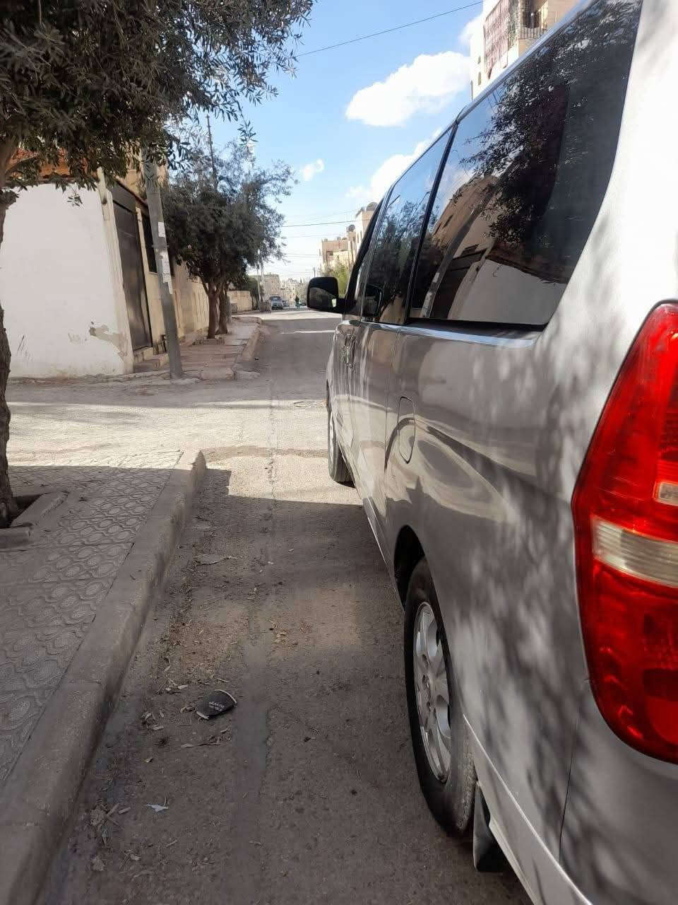 السلام عليكم ورحمه ستاركس للبيع موديل 2012سياره خير من الله كير محرك  12سبلاين حداديه جديده سياره كفاله عامه عده جاملغ امام تبديل بدون دواخل سعر
165 وبيه مجال حك الجيه الاستفسار أكثر اتصل على رقم ‏‪***********‬‏
