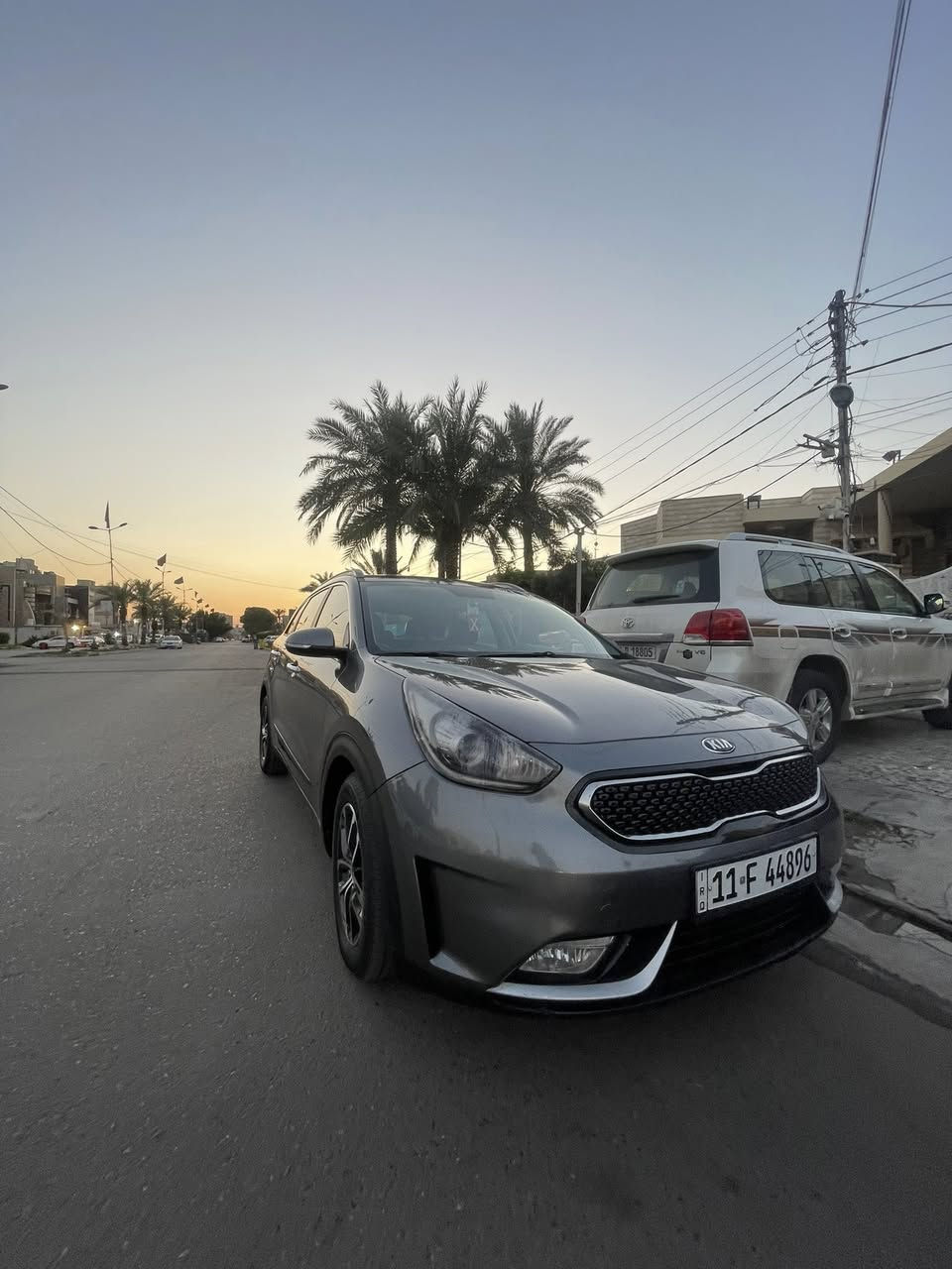 السلام عليكم كيا نيرو 2018 هايبرد وبانزين  فول مواصفات بيها باب عكس السايق مصبوغ فقط اثر جراد كشنات تدفئه وتبريد وجلد وبصمه وتحكمات وشااشه جبيره مكانها بغداد السيديه سعرها 124 وبيها مجال 
***********
