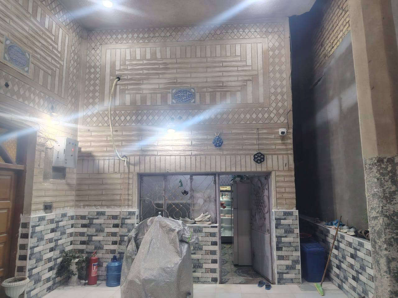 سلام عليكم بيت البيع  طابقين بيت غرفتين فوك غرفتين جوه بيت حلو حي تميم بل غسل على شارع بيت مناسب 200 متر حلو مرتب اني مكلف بل نشر رقم صاحب بيت ***********
