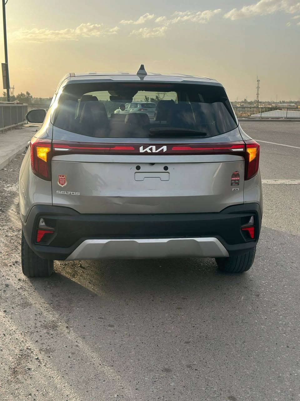 السلام عليكم  كيا سليتوز موديل 2024ماشية 26للبيع أو مراوس
حساسات رادارات 

إطفاء أثناء التوقف 

شاشة كبيرة متصلة

تبريد قطعتين

محرك 2000دوش المرغوب

حادثها مثل ماموضح بل صور 

تبديل بنيد فقط وجاملغ بي بارد

كفالة كير محرك صدر كهربائيات 

سيارة بدون اي نقص 

المكان بغداد الشعب بوب الشام

رقمي ***********
