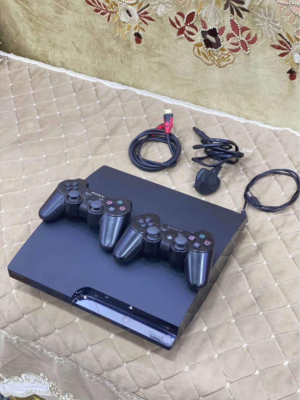 السلام عليكم 
متوفر بلي ثري سلم  

مابي اي خلل او مشكله
كامل ملحقاته مع كيبل تشغيل وكيبل شحن وجوستكين
وياه لعبات هديه
ميدل اوف هونر
بيس13
رزدنت ايفل 4
تومب رايدر 
انشارتد
بلور سيارات
فيفا18
جي تي اي فايف

الجهاز شرط لك ستيكر لا مفتوح ولا مصلح كامل ملحقاته 
.
سعر الجهاز 125 قفل
.
بصره معقل الابله بضهر جامع سيد علي *********** 
متوفر توصيل5 البصرة, العراق
