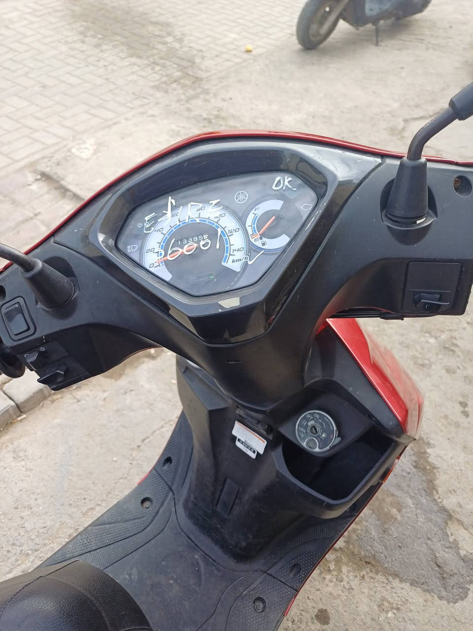 السلام عليكم اكزز زت للبيع العنوان بغداد رقم ***********
