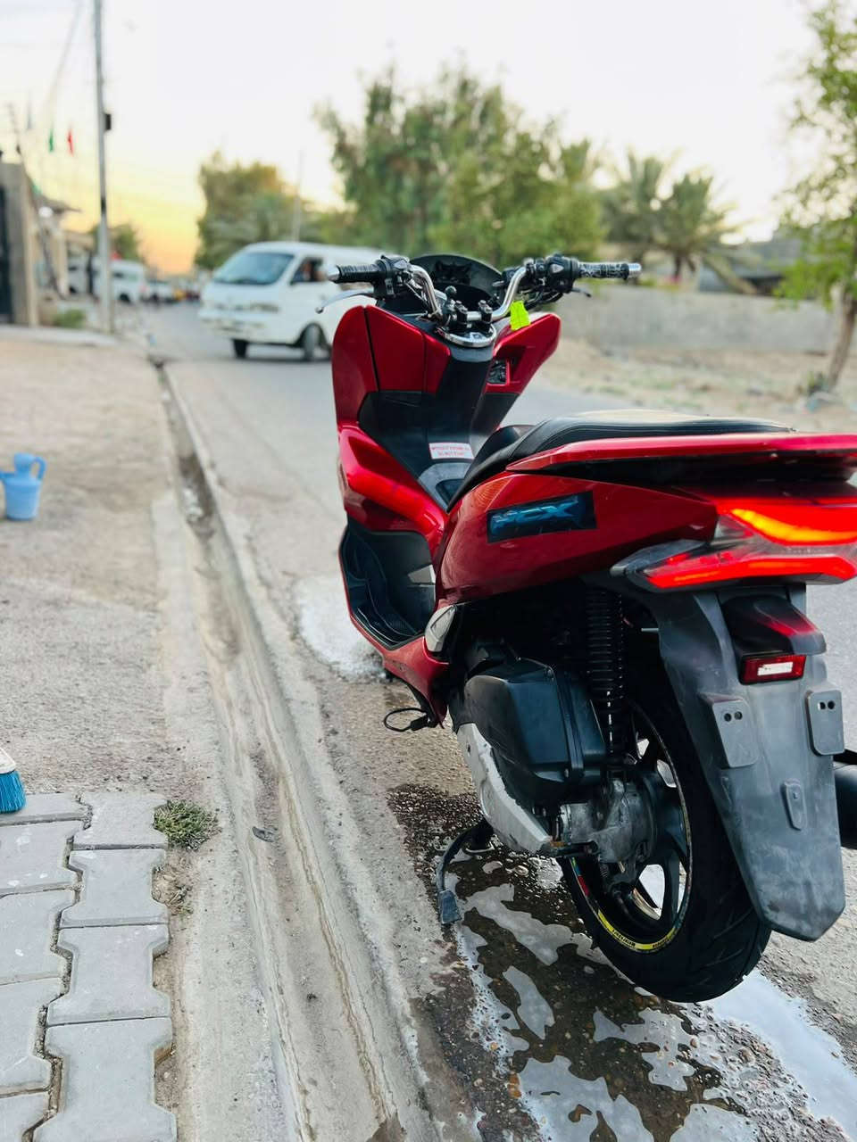 سلام عليكم دراجه بي سي اكس جيل ثالث وارد كوري  مكينه 150دراجه 
حلوه ونضيفه احله من صوره مكينه اكسن خير من الله 

دراجه مال جناي  سعر 1750 وبيه مجال بصيط لعنوان لمعامل حينصر  
رقم لهاتف ***********
