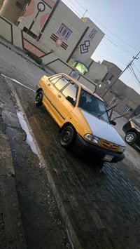 سيارة للبيع باللون الأصفر، نظيفة من الداخل والخارج. تمتاز بالرحابة وال...