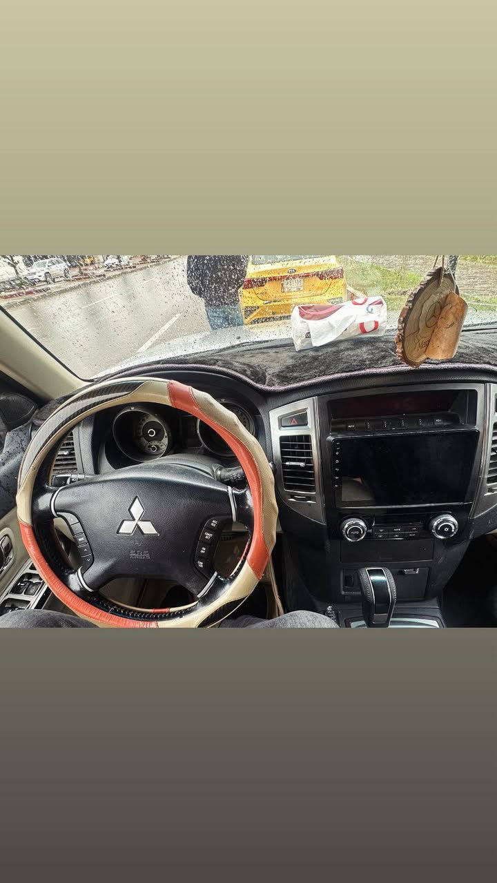 سلام عليكم
باجيرو 2018
السياره بيه جاملغ صبغ بدون فتح 
رقم الهاتف ***********
