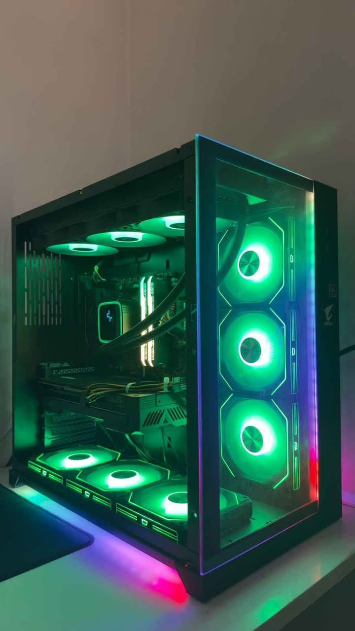 السلام عليكم 
PC مستخدم للبيع 
السعر : 1150 الف 
المواصفات :-
CPU : Ryzen 5 5600X
GPU : AMD RX6750 GRE 10GB ASUS نسخة يابانيه
‏ Motherboard : B550M AORUS ELITE
RAM :8x2 =16 GB DDR4 3600MHz CORSAIR
SSD : M2 1T msi 
Power supply : 700W aigo
CPU Cooler : Deepcool LS720 SE DIGITAL 
CASE : LIAN LI 011 DYNAMIC RAZER EDITION  نسخه خاصه 
———————————————

طبعاً القطع من شركات معروفه و الحاسبه RGB 
و كل كراتين القطع موجوده 
مثل ما موضح بالصور 
للاستفسار: *********** بغداد, العراق
