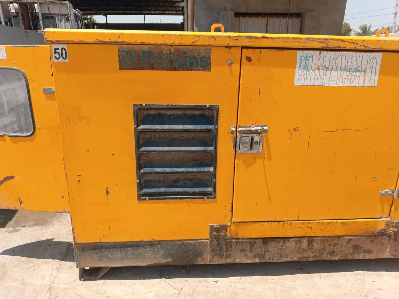 مولد بيركنز انكليزي 45 kv سوبر 3 بستم 105 كاتم مفتوحه للبيع 40 $ وبيه مجال مكاني ديوانيه *********** مولده نضيفه وجاهزه .
