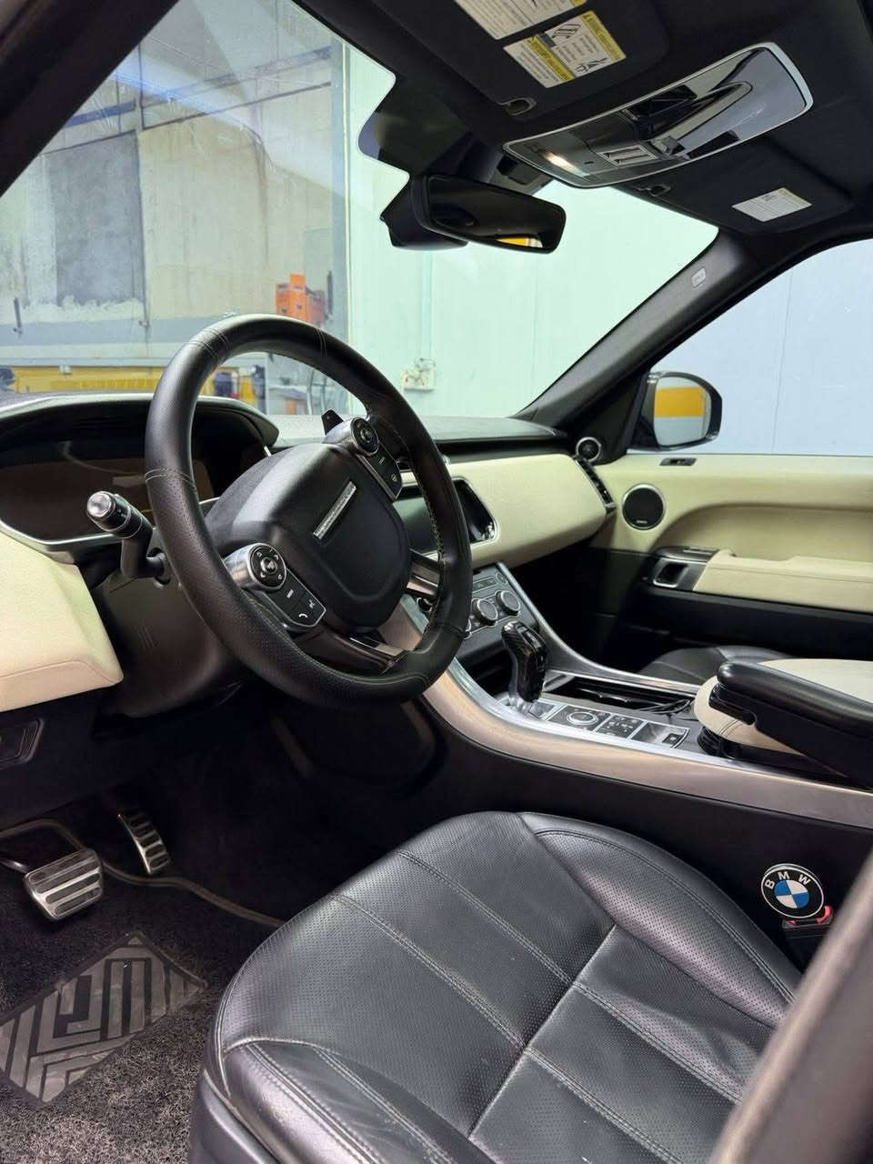 السلام عليكم
رانج سبورت 2014 سوبر جارج بانزين
فول سياره اريد مرواس ب جيب 
***********
مكاني البصره 
رقمها بغداد
