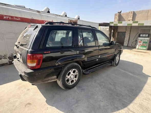 السلام عليكم جيب شيروكي 6 سلندر المحرك بلادي  تخم تاير جديد  صدر مبدل  خلفي وامامي كلة جديد يشهد الله موديل 2000 السيارة خير مـטּ الله مصبوغه  عام للجمالية 55 وبيها مجال للشراي ***********
