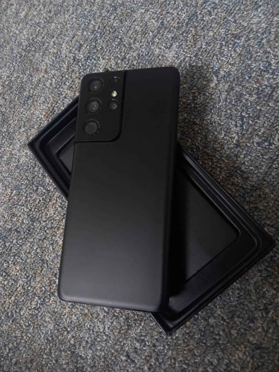 سامسونك S21 الترا
ذاكرة ١٢٨
جهاز نضيف كلش غراض كاملة 
فقط شبكة الخط تجي وتروح 
تجي تفحص وتخابر وتشوف بي شبكة الة تاخذة 
جهاز كلش مرتب 
شراي خاص او اتصال ***********
