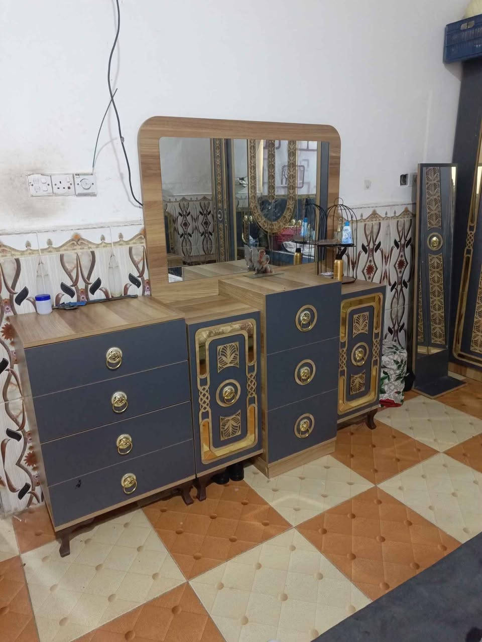 سلام عليكم غرفه تركيه 10 قطع نضيفه اخت الجديده السعر مليون وميه 1100 مكاني بصرة كرمة علي حي رساله هاذ رقم *********** البصرة, العراق
