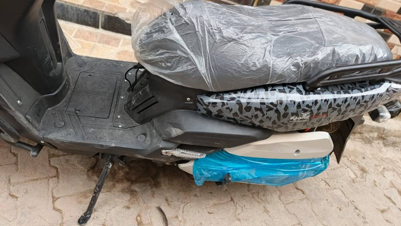 دراجه شحن اباجي موديل 2025
السعر 900الف مكاني بغداد 
ااخت الجديدة موديل 2025 كامل المواصفات. لون سمنتي مرقط.. بصمه 2... سويجات 2.. منبه سرقه 
لايت زنون عالي و ناصي ..دبل اشاره.. 3سرعات.. شاحن يوسبي..  بطاريه حجم كبير
ملف2500


**إذا كنت صاحب هذا الإعلان وتريد حذفه لأي سبب، رجاءا أرسل رسالة إلى الدعم الفني**