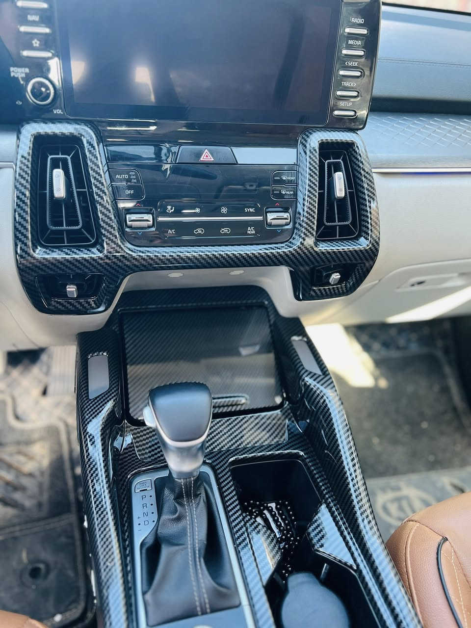 سلام عليكم سورنتو2021 خليجيه للبيع فقط السياره لايت 3عدسات LED محرك6سلندر 35000 تنفس طبيعي مواصفات السياره شاشه جبيره كشنات كهرباء سايد بريك رجل بدون فتحه ماشيه 52000 الف كليومتر حقيقي وقابل للزياده السياره عليها كماليات اضافيه داخل سستم كاربون فايبر سكوبات مري الجانبيه سوادات يدات الباب من الخارج سكوبات المثلث السياره خير من الله جديده وماناقصها دينار  السعر خاص للاستفسار على هذا الرقم:*********** الرقم بي واتساب غير متواجد في الخاص
