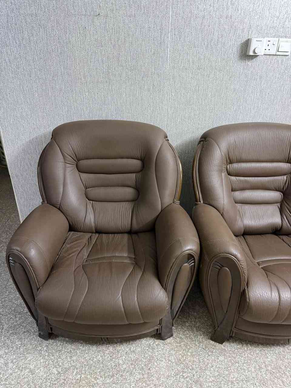 السلام عليكم
كرسي جلد 
الطول ١٠٠ سانتيمتر
العرض ٩٣ سانتيمتر
المقعد ٥٣ سانتمتر
السعر ٣٠ الف

مكاني بغداد الغزالية

***********
اتصال مباشر او واتساب او ماسنجر
