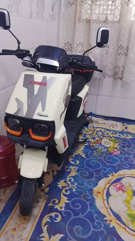 السلام عليكم دراجة سكنس ام عيون شحن ست بطاريات فول مواصفات صالهة شهرين من نازلا نضافتهة 100.100 سعر 650 بيهة مجال عنوان بغداد الكمالية رقم ***********
