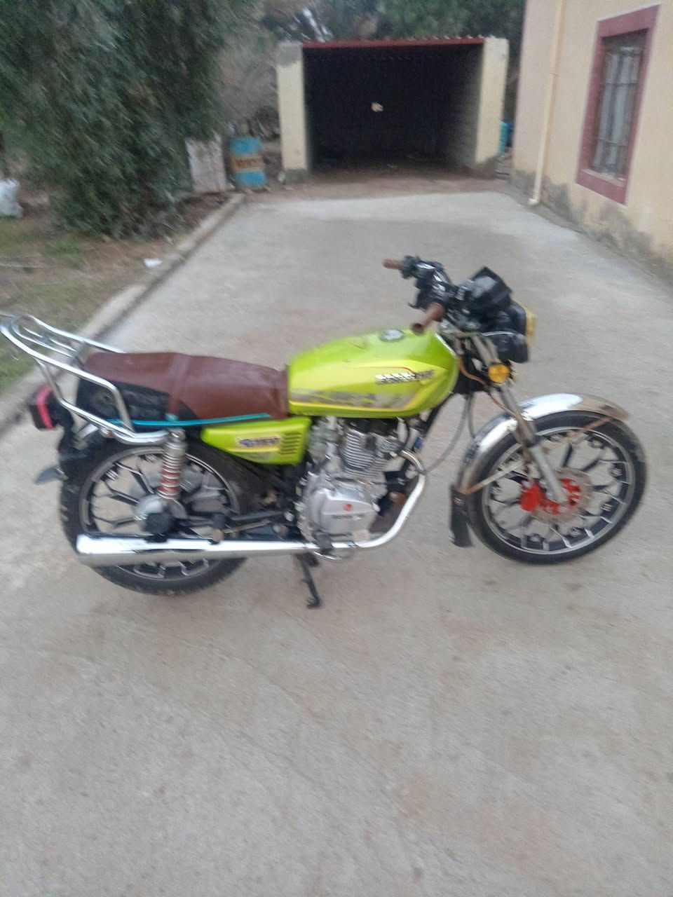 دراجه للبيع موديل 24 اوراق كامله محرك ما مفتوح دراجه نظيفه احلى من الصوره كفاله عامه مكان بابل الشوملي السعر 700 وبيها مجال دراجه مال جناي حلوه رقم الهاتف ***********
