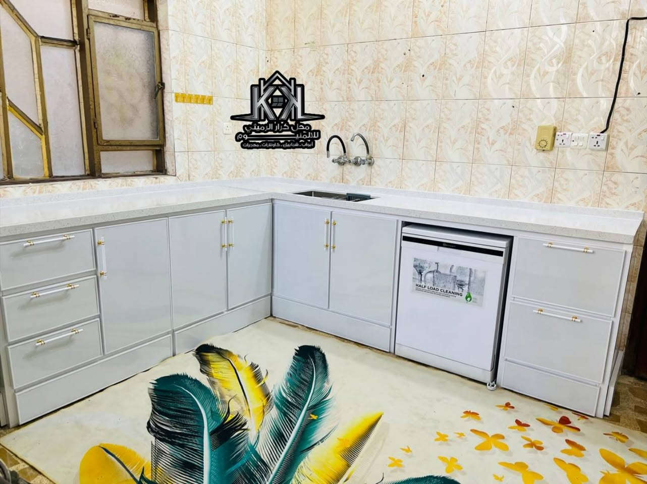 ✨ محل كرار الرميثي للألمنيوم ✨
يقدّم لكم كاونتر مطبخ فاخر بديكور كلاسك بتصميم أنيق ولون أبيض راقٍ يضيف لمسة فخامة لأي مطبخ.
🔹 المواصفات:
✔️ هيكل متين — داخل البوري محشي بخشب قوي لزيادة الصلابة والتحمل
✔️ الأبواب من الخارج يوفي عالي الجودة ومن الداخل مغلفة ببليت لحماية إضافية وعمر أطول
✔️ نرمايد هايدروليك داخلية ضد الصدأ لفتح وغلق ناعم وعمر استخدام طويل
✔️ حشوة قاطع للأرضية مع رفوف تتحمل أوزان عالية ومقاومة للبكتريا
✔️ سطح الكاونتر من كوارتز مرمر – حجر طبيعي فاخر مقاوم للخدوش والحرارة
✔️ حوض ستيل هدية مع التركيب
⭐ تشطيب احترافي وجودة عالية
⭐ تصميم عملي وفخم يناسب المطابخ الحديثة والكلاسك
⭐ كامل المواصفات مع ضمان
📍 زورونا في محل كرار الرميثي للألمنيوم
نقدّم أفضل التصاميم وأجود المواد بأسعار مناسبة
للاستفسار الاتصال على الارقام او مراسلة الصفحه او زياره موقعنا الكائن في  الرميثة حي الشهداء قرب مستوصف الزهراء مقابل مطعم لاريف
 ***********
***********
