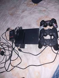 بلي 2 نضيف مع ملحقاته كامل فلاش ميموري 32 مع يده بلوتوث اضافيه السعر 3...