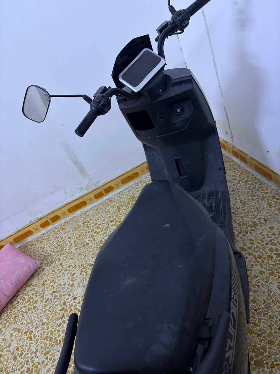 دراجه شحن باتري فول  
النقص الي بيه يده بريك مكسوره 
سرعه 72
جميع الحساسات شغاله 
غراضه ع حطته ما ملعوب بيه ولا طخه
قبل  شهرين ماخذه 
61كيلو الشحن الكامل 
المكان بغداد مدينه الصدر 
السعر 750وبيه مجال للشراي 
***********
