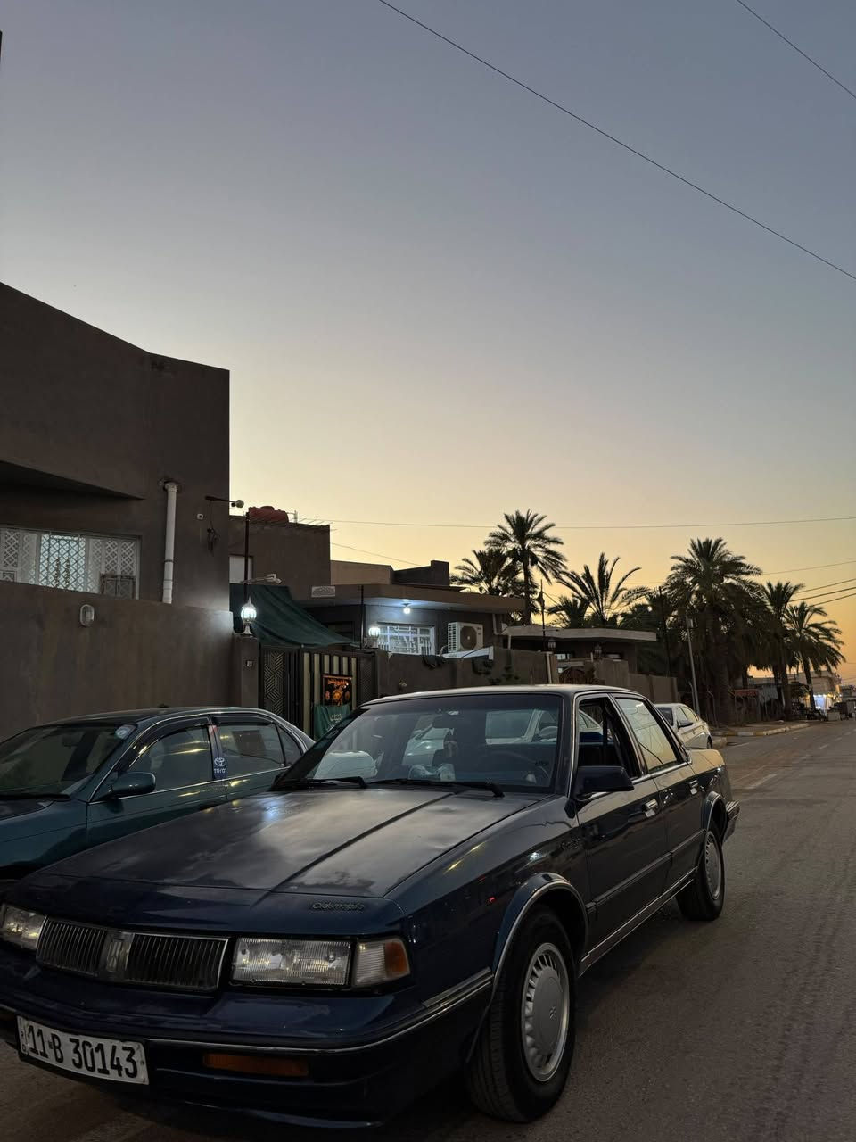 السلام عليكم
اولدز mobile انتيكا للبيع 
موديل 1990 
لون نيلي 
كير مكينه كفاله عامه جديده 
غرفة السيارة نضيفة جدا 
تخم تايرات جديد 
حدادية  جديد 
باتري جديد 
دهن وفلتر اصلي جديد 
تبريد شغال
السيارة مكفولة من الضربة القوية 
بيها جراد بالقطع التلاثة موضحة بالصور 
كير مكينة شرط 
تحويل مباشر مشروع وطني 
رقم بغداد جديد 
هزة وفحص جديد
مكان السيارة واسط الصويره 
السعر 47 وبيها مجال بسيط 
للأستفسار 
***********
