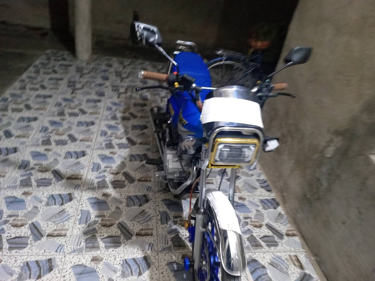 السلام عليكم دراجه جراني موديل 25 رمادي شارع 20  ***********
