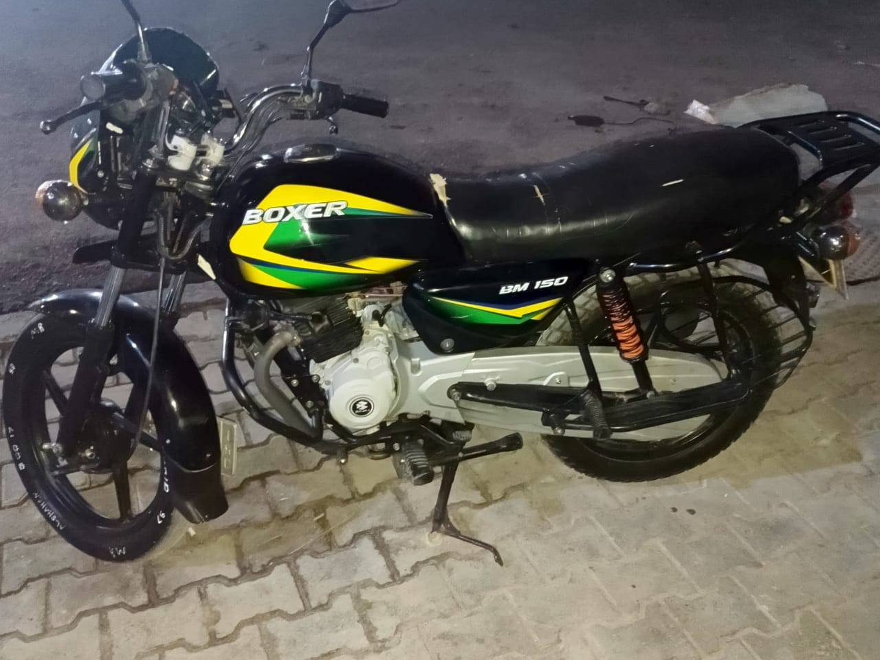 للبيع
سلام عليكم 
دراجه بوكسر ( نثيه )

للبيع 
السعر (2250)

دراجه نضيفه محرك مكفول من كلشي 
الكهربايات شغاله كلهه بس الباتري طايح 
نكره سلف  
(موديل 22 طالعه 23)

رقم وسنويه 
العنوان البصره المعقل 

وتساب ***********
