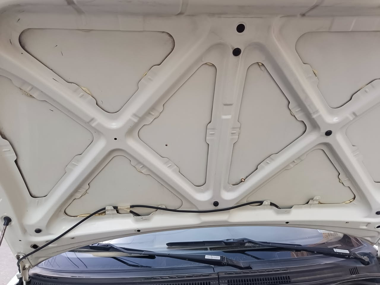 السلام عليكم نيفان مكفولة من الضربه والتبديل بيه مكانات صبغ شي قليل مكينه وكير كفالة صدر امامي خلفي تبريد شغال تدفئة تخم تاير كهربائيات فول لايت زنون  السعر 60بيه مجال شي قليل ***********
