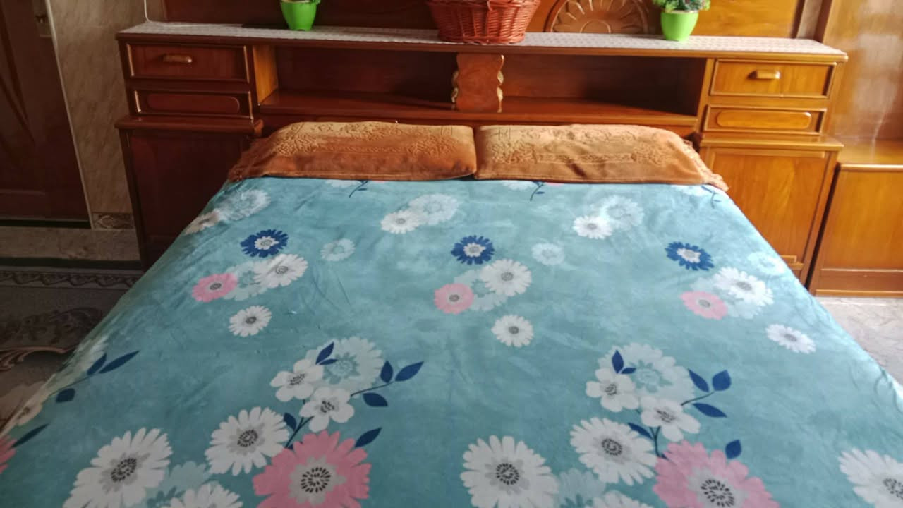 غرفه اخشاب نظيف جدآ شوفة عيونكم كمله ما عدا كنتور البو 5 بيبان 
يعني فقط موجود بل صوره لل بيع دوشك جربايه ايضآ للبيع سعر 250 وبيه مجال بسيط مكانه بل كفل 
للتصال واستفسار  ***********
