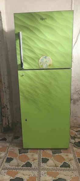 ثلاجه بلازما حجم كبير للبيع شرط النظافه والشغل مكانه حله ثوره هذا رقم تلفوني لا حد يجي خاص سعر 175 وبيها مجال***********
