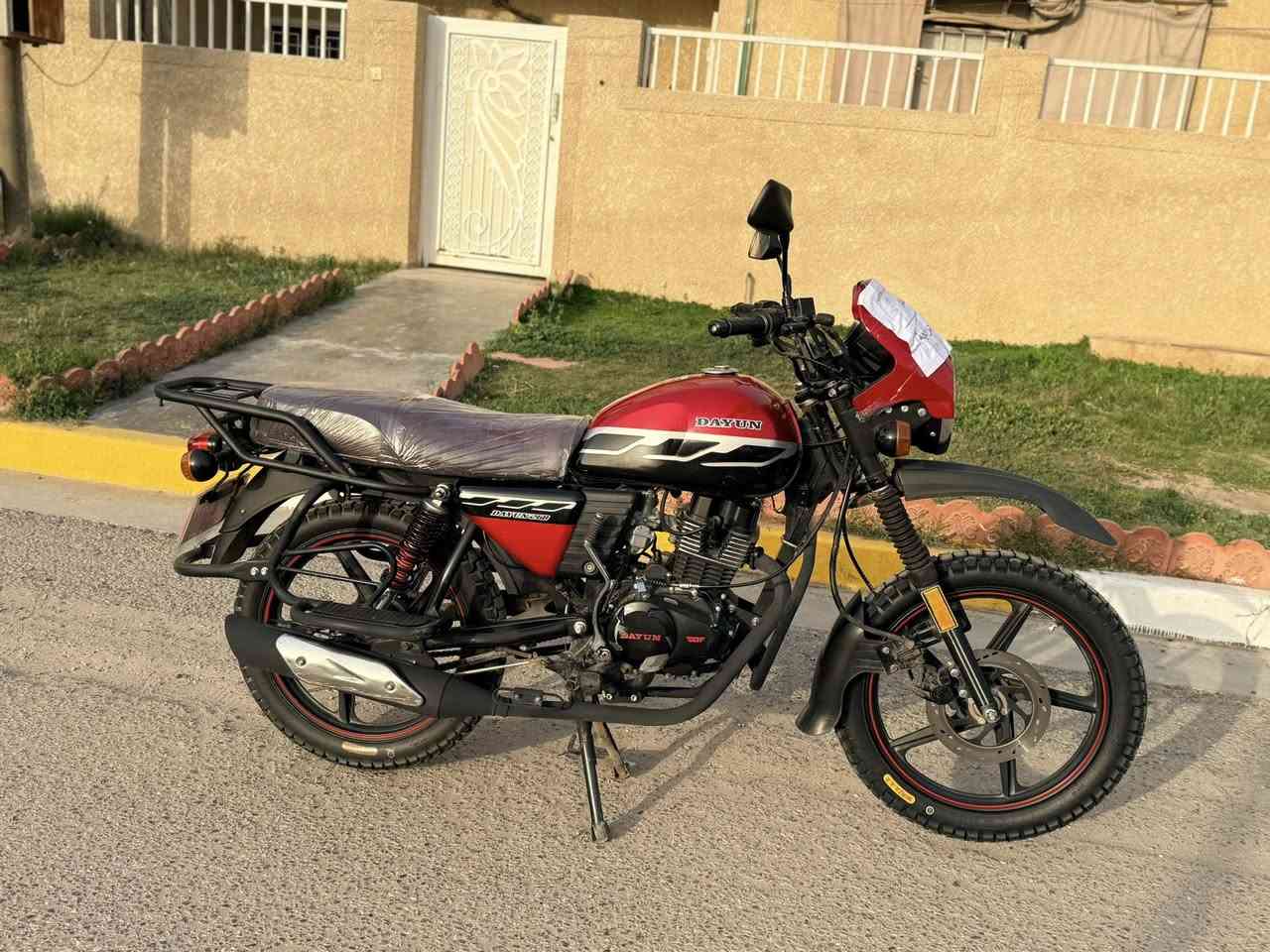 دايوان جبلي 23 طالعه بلـ25 رقم بغداد تحويل ثاني يوم ماشيه 14 الف حقيقي  تايرات جدد دراجه كفاله عامه ع وضع الشركه دراجه احله من الصور بهواي تجيب فيتر وتفحص مكاني بغداد الشعب سعرها 2600 وبيها مجال 
*********** اتصل وبيك خير ودلل
