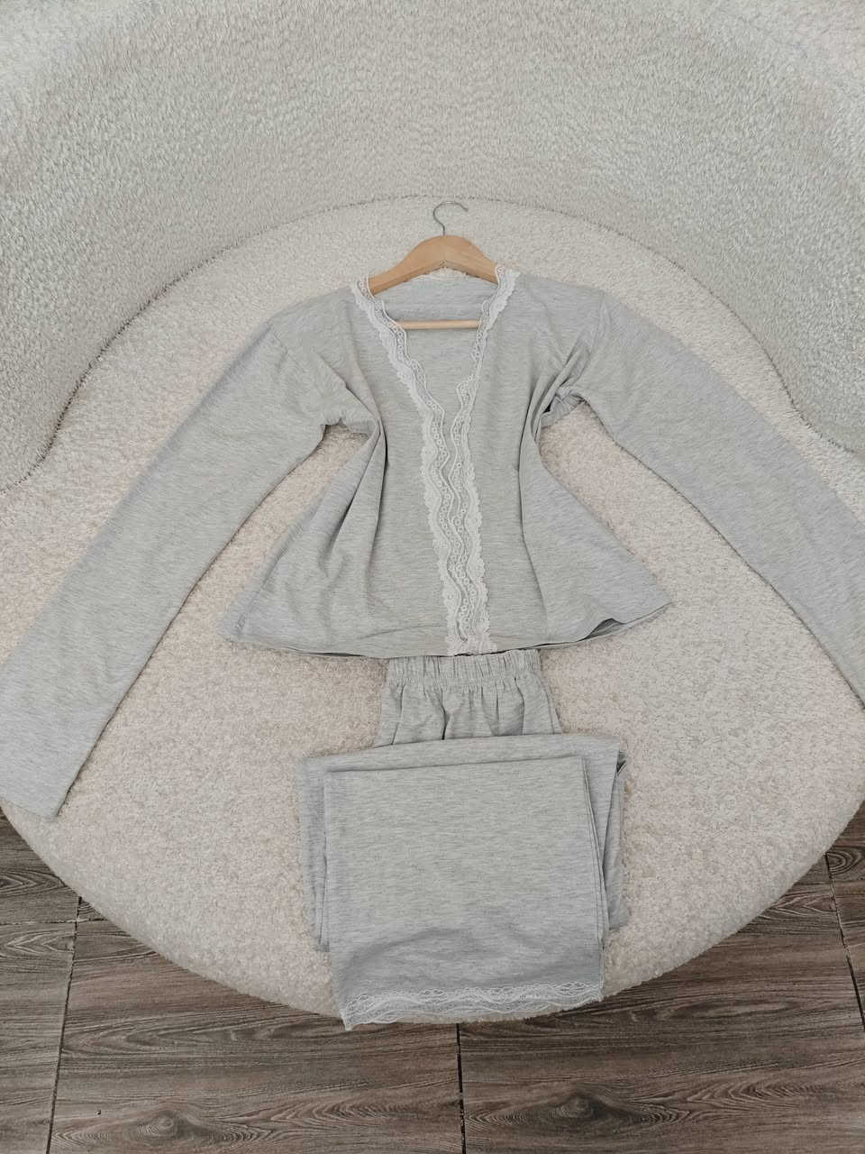 "للراحة والأناقة بنفس الوقت 🌿
تراك رقه الرصاصي الفاتح"
براند رقه


**إذا كنت صاحب هذا الإعلان وتريد حذفه لأي سبب، رجاءا أرسل رسالة إلى الدعم الفني**