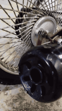 السلام عليكم دراجه للبيع كلش نظيفه مكينه ما بيها نقطه صوت السعر 225 وبيها مجال اغراضا تحريك معدل فول اغراض كلها نظيفه*********** مكاني الموصل
