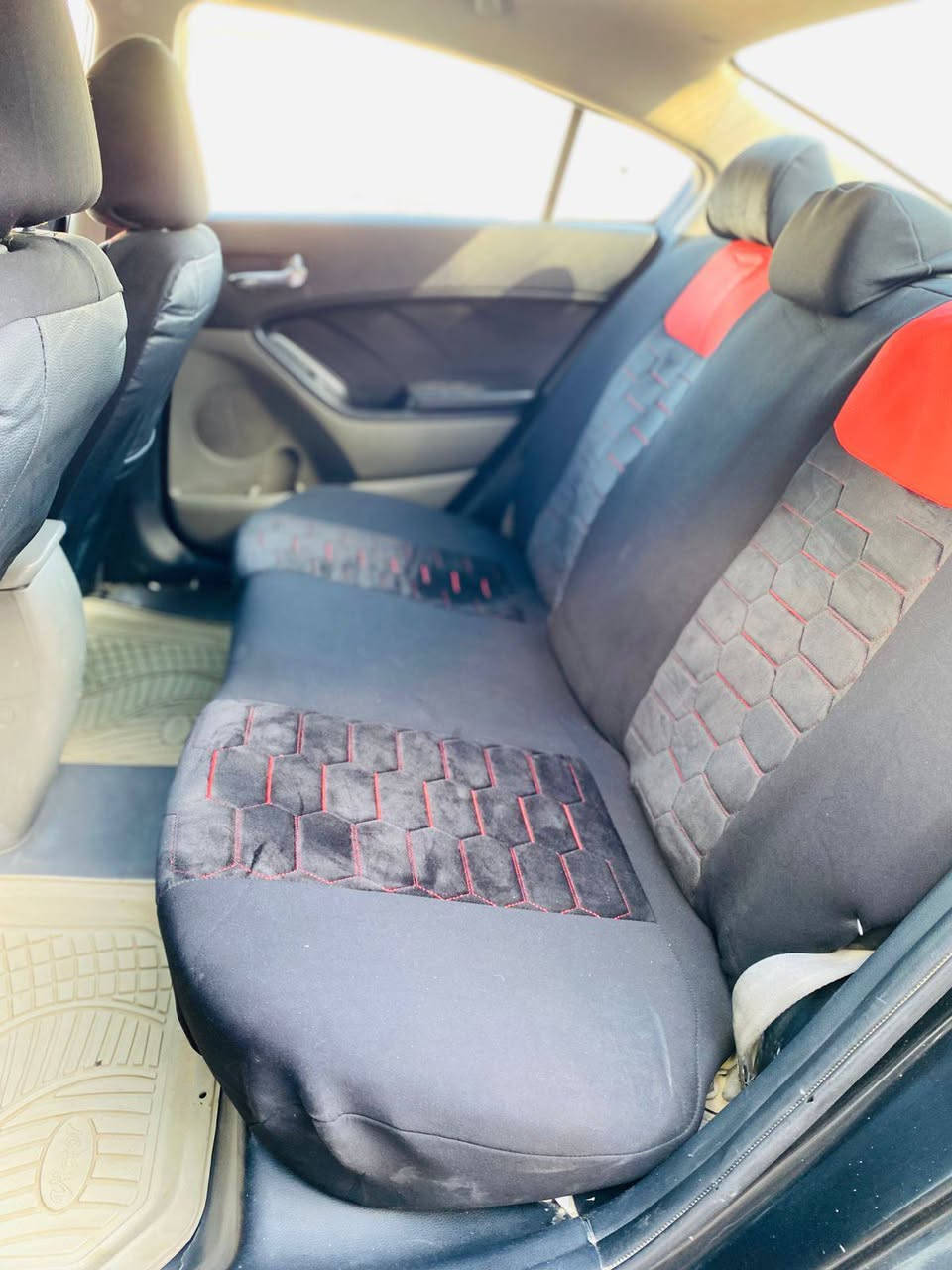 السلام عليكم
من رخصة الادمن 
كيا فورتي موديل 2015 رقم بغداد مكان بابل  وارد امريكي محرك دوش حادثها باب وچاملغ محرك 2000 
ضايفلها منظومة غاز  كير ومحرك خير من الله 
وتبريد شغال سنوية باسمي  
السعر 115 وبيها مجال للتواصل على الرقم 
***********
