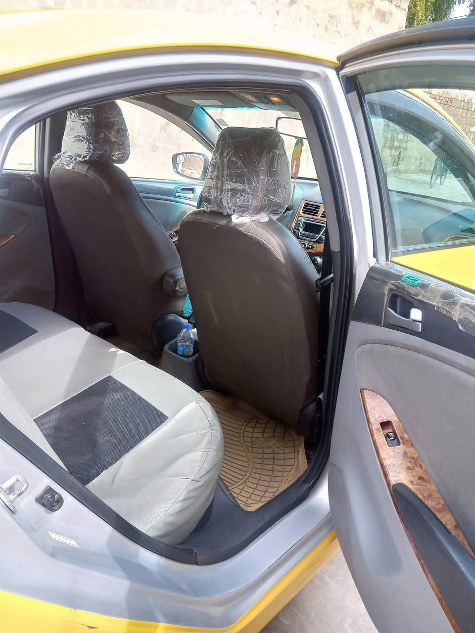 مكان السياره ديالى خانقين 
سلام عليكم سياره اكسنت 2015للبيع وارد امريكي ضربته (بخشم البنيد والجامرلغ ومصلح نفسه) السياره كله ليبل واحد بدون اي تبديل او دواخل محرك 1600كير كفاله شاصي ولغود كفاله تبريد وتدفئه كفاله صدر امامي خلفي جديد سياره خير من الله تخم تاير جديد سياره مكفوله كفاله  عامه فول مواصفات سنوية سنوية2027سياره مصفره هيئه وغرامات مكان ديالى خانقين رقم الهاتف ***********
