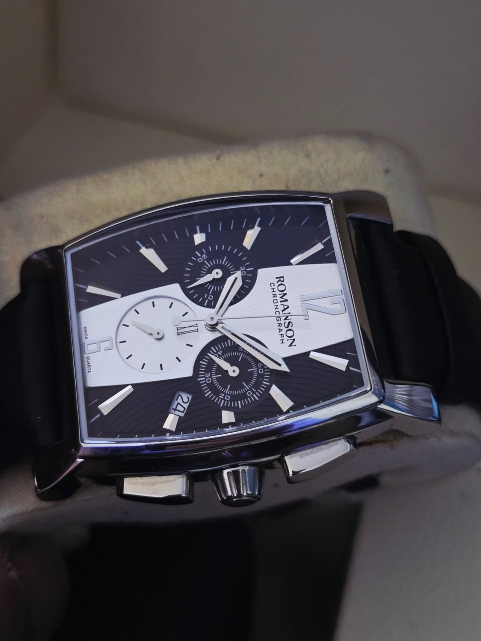 رومانسون 
سويسري اصلي بطارية 
كونوكراف ستوب وتش سناتر شغاله 
سير جلد مستبدل 
نظيفه جدا 
أبعاد ٤٠* ٥٠  بدون المداوس 

١٤٥ دولار 
المكان اربيل 
يوجد توصيل 
@الجميع 
Samer Akeel AlJboory 
https://www.tiktok.com/@samerakeelwatch?_r=1&_t=ZS-92XzzfzgLln


**إذا كنت صاحب هذا الإعلان وتريد حذفه لأي سبب، رجاءا أرسل رسالة إلى الدعم الفني**