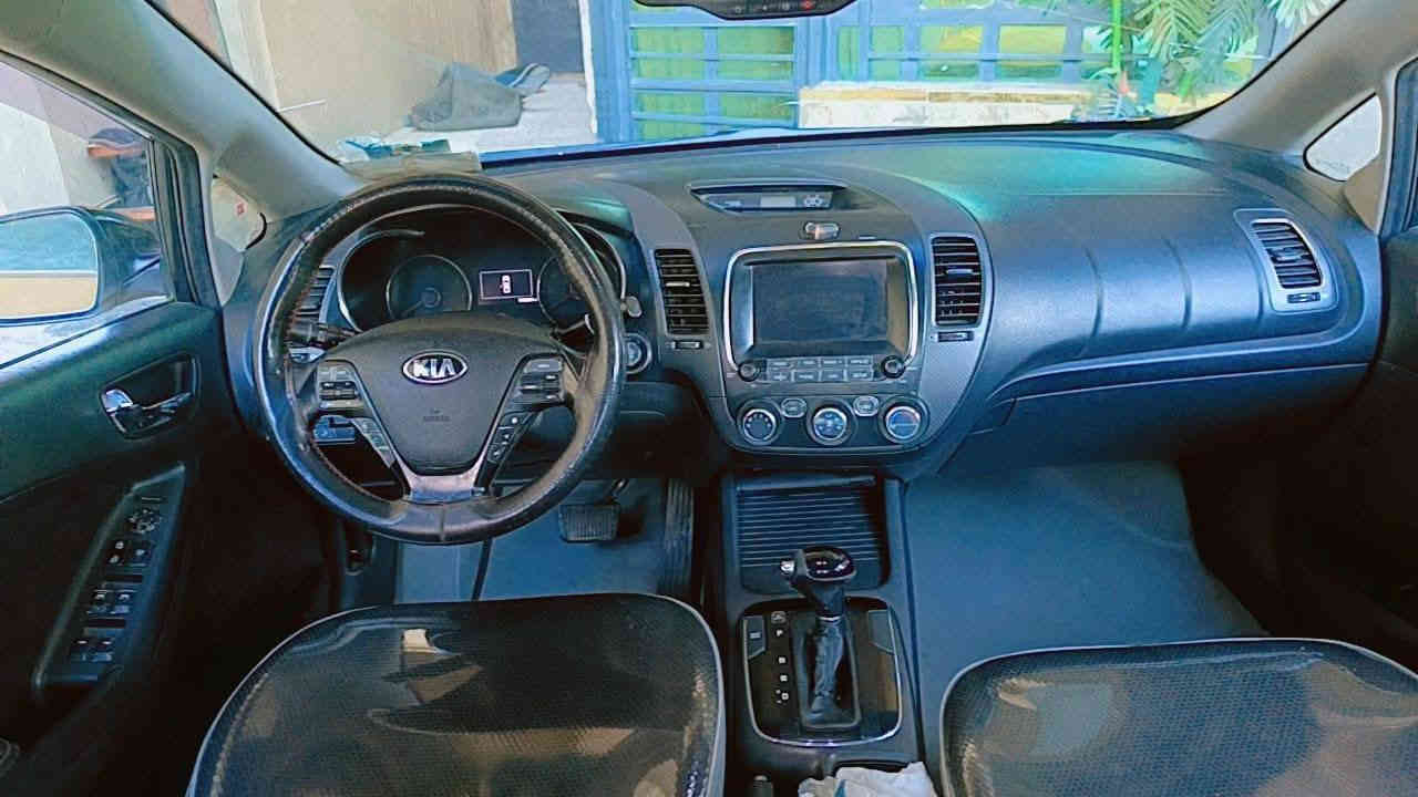 السلام عليكم فورتي 2017 فول مواصفات EX 
السعر 123 وبيها مجال للطيبين
 بصمه 
 مري شفط 
 رادار جانبي 
 تثبيت مسار 
بعد بيها هواي مواصفات همين بغداد اجره حادثه سرقه باب السائق جاملغ باب الصدر سياره نظيفه وحلوه وناعمه ماكينه دوش 2000 كير AT المرغوب بالسوك تخم تاير جديد قبل شهر شاده بها سونار من المندلاوي مرفق بالصور، ملاحظه مكلف بالنشر وهذا رقم صاحب السياره *********** 
العنوان بغداد العبيدي حي الرئاسه قرب شارع البرتقالة بغداد, العراق
